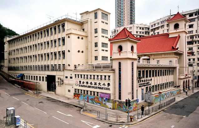 香港圣方濟(jì)各英文小學(xué)，英國城堡式教育學(xué)校